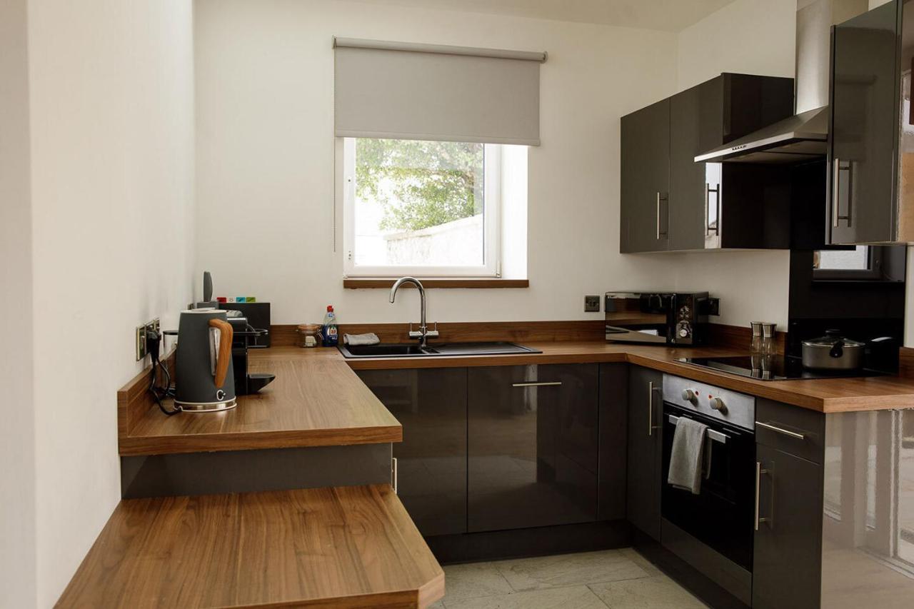 House Of Juniper - Luxury Accessible Apartment Бродфорд Екстериор снимка